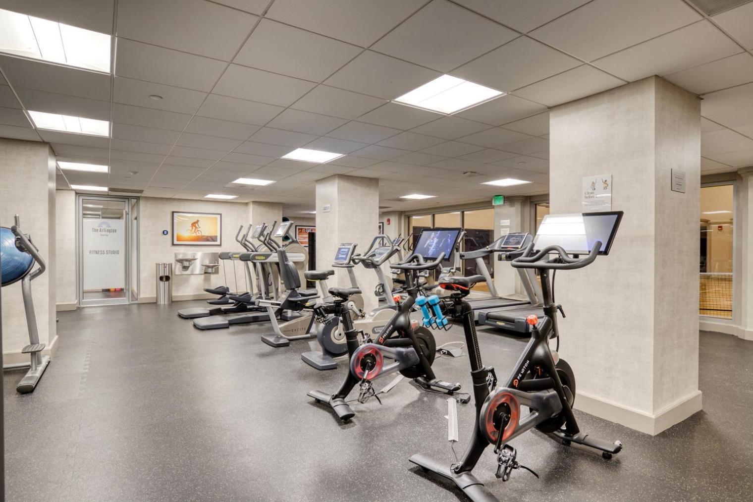 Apartment Back Bay 1br W Gym Wd Nr Shopping Bos-925 *